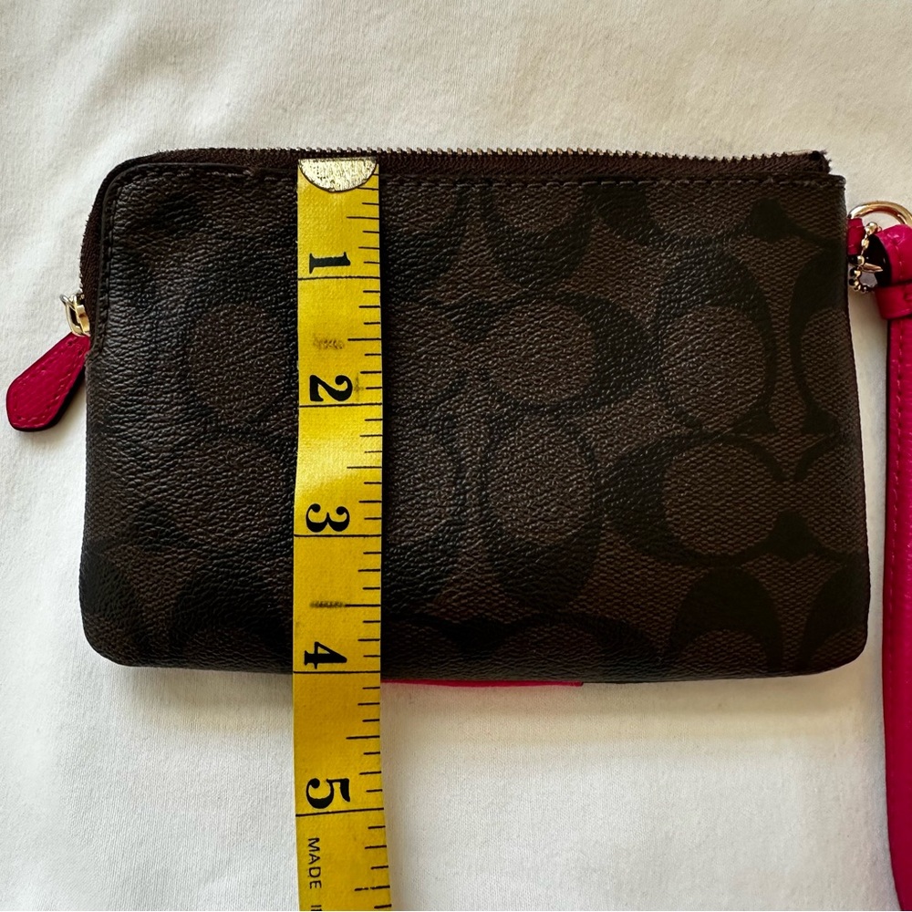 Coach Corner Zip Signature Canvas Brown Pink Wristlet - Picture 4 of 7